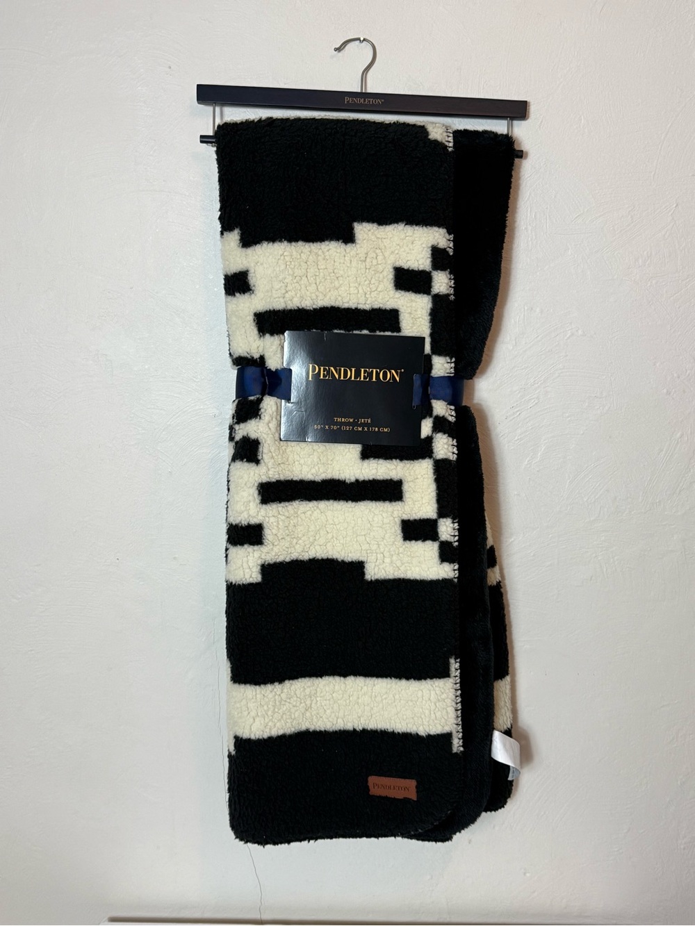 New: Pendleton Jeté Black and White Sherpa Throw - 50” X 70”